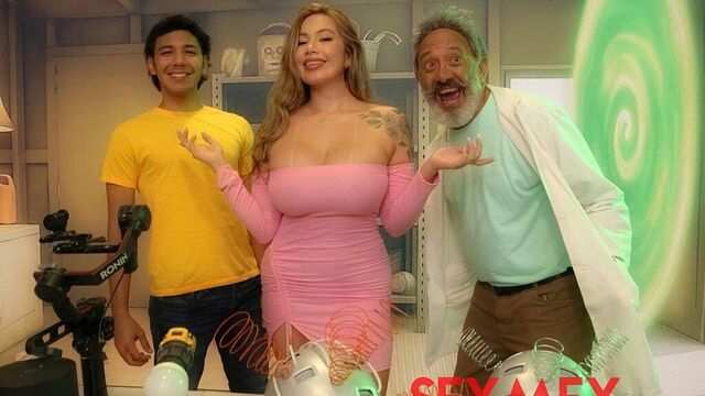 Страстная милфа с большими дойками круто трахается со своим приятелем...